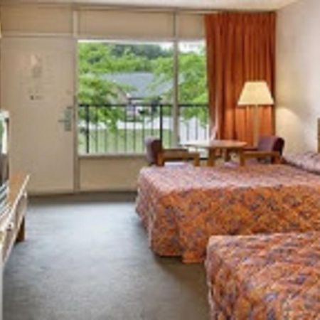 Town And Country Inn Suites Spindale Exterior foto
