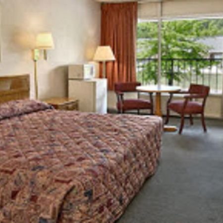 Town And Country Inn Suites Spindale Exterior foto