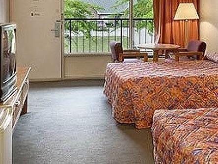 Town And Country Inn Suites Spindale Exterior foto