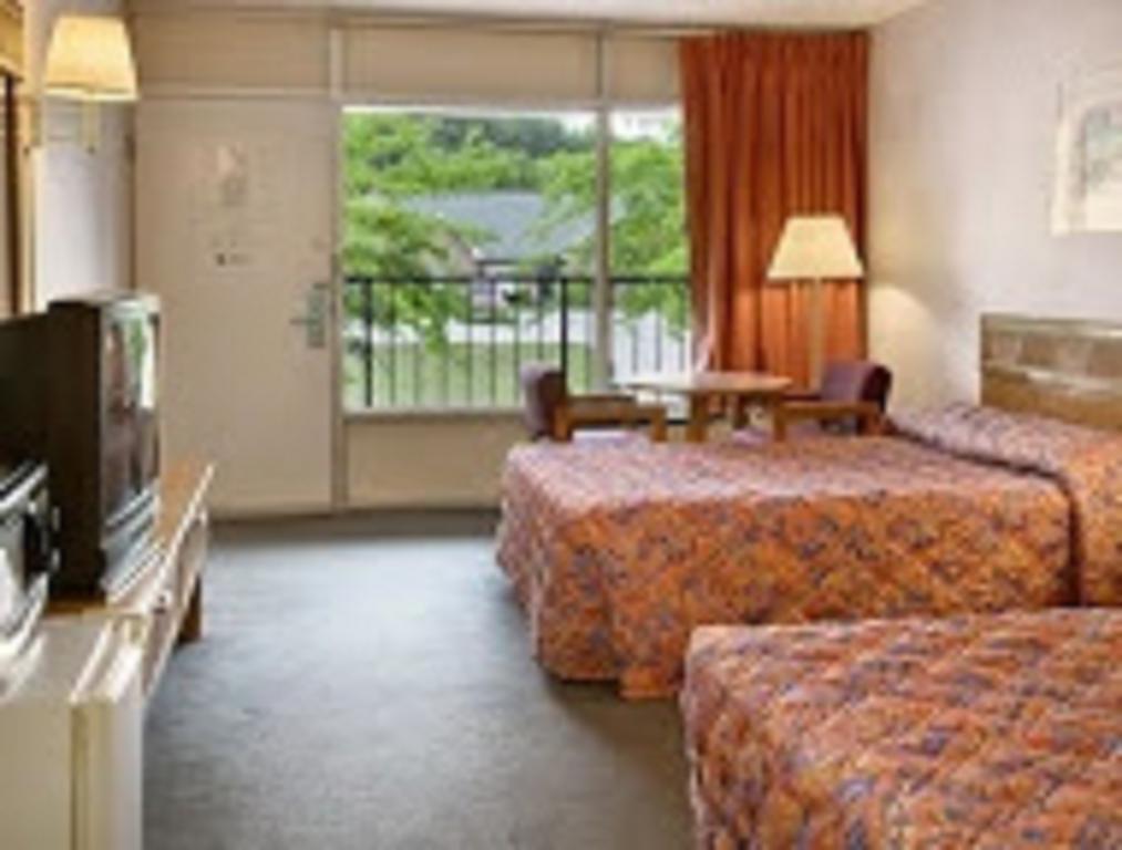Town And Country Inn Suites Spindale Exterior foto
