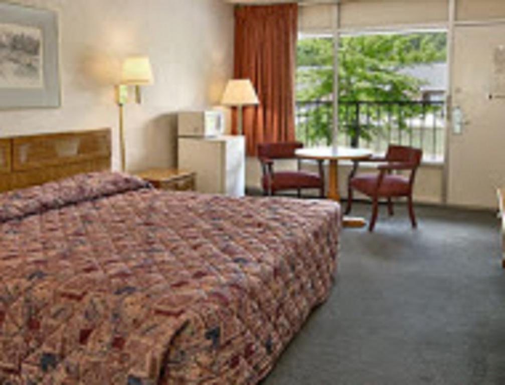 Town And Country Inn Suites Spindale Exterior foto