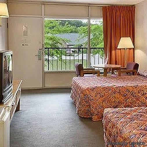 Town And Country Inn Suites Spindale Exterior foto